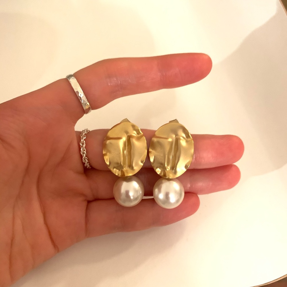 Gold pearl earrings